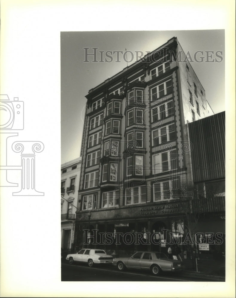 1994 Press Photo Simon Cho in front of the Godchaux Building he bought this week- Historic Images