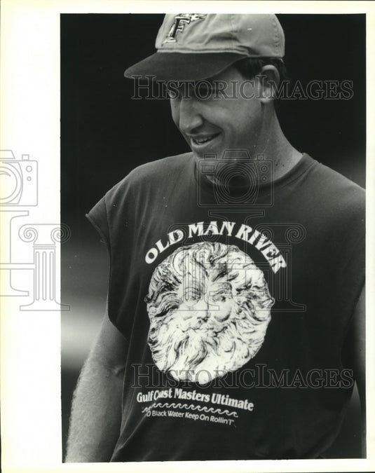 1994 Press Photo Man playing ultimate frisbee - Historic Images