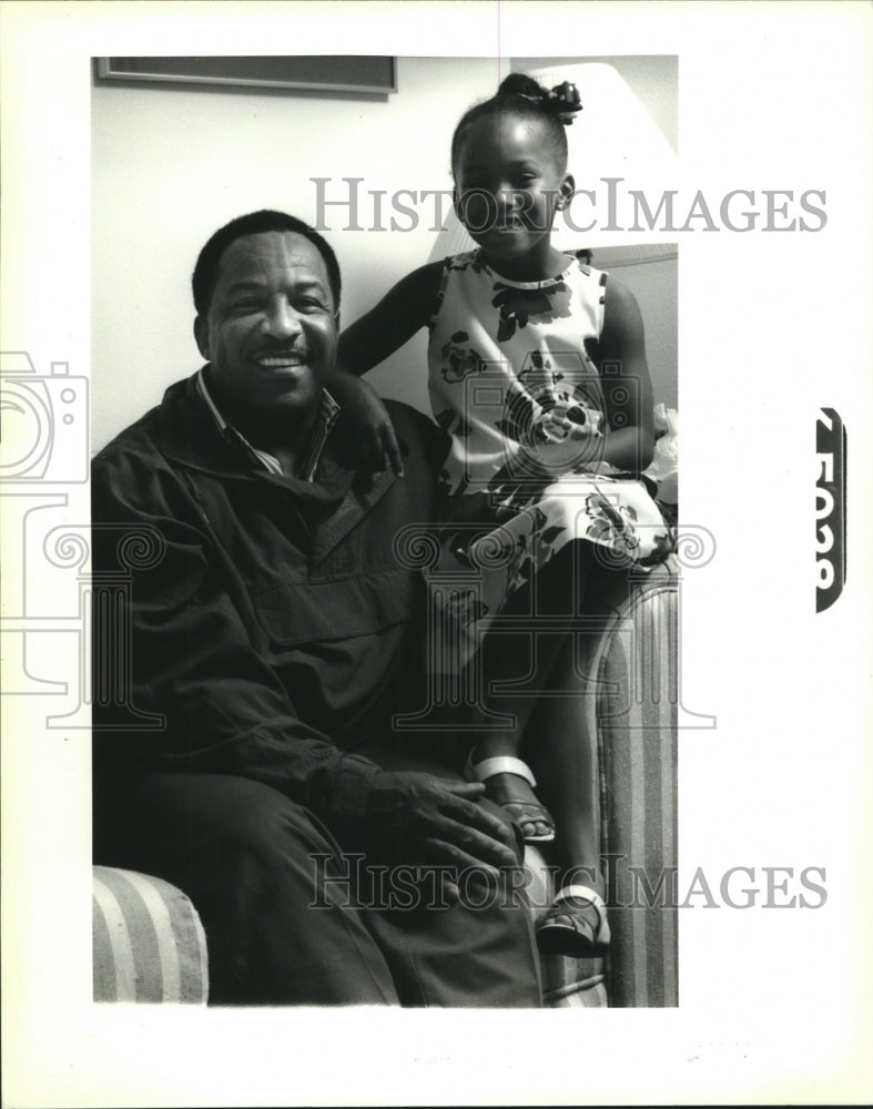 1992 Press Photo Dads who cook-Bianca Gordon and her father Alfred Gordon - Historic Images