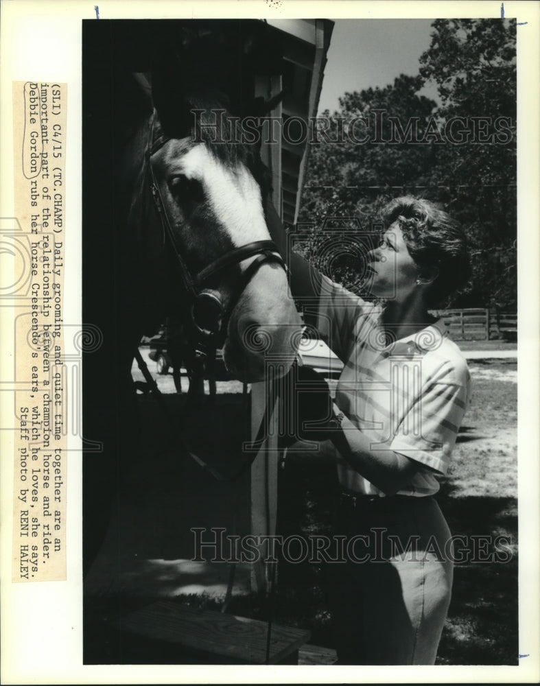 1990 Press Photo Debbie Gordon and her horse Crescendo - Historic Images