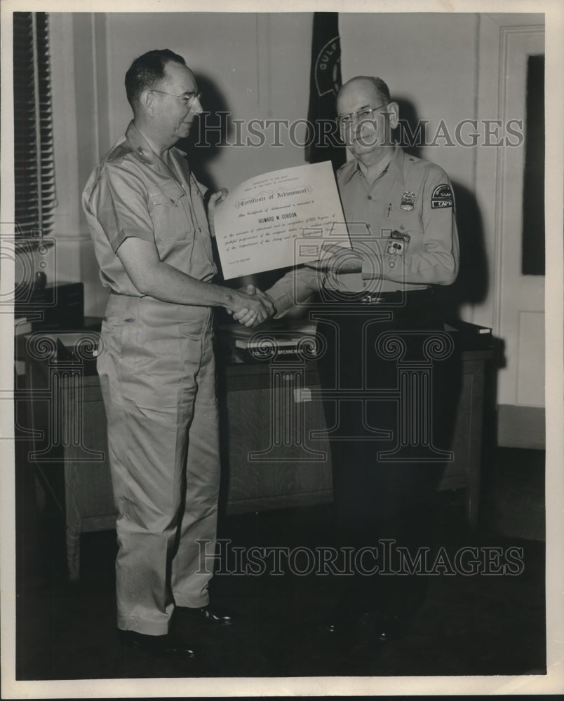 1959 Press Photo Howard M. Gordon with Colonel Loyd W. Breman - nob19249-Historic Images