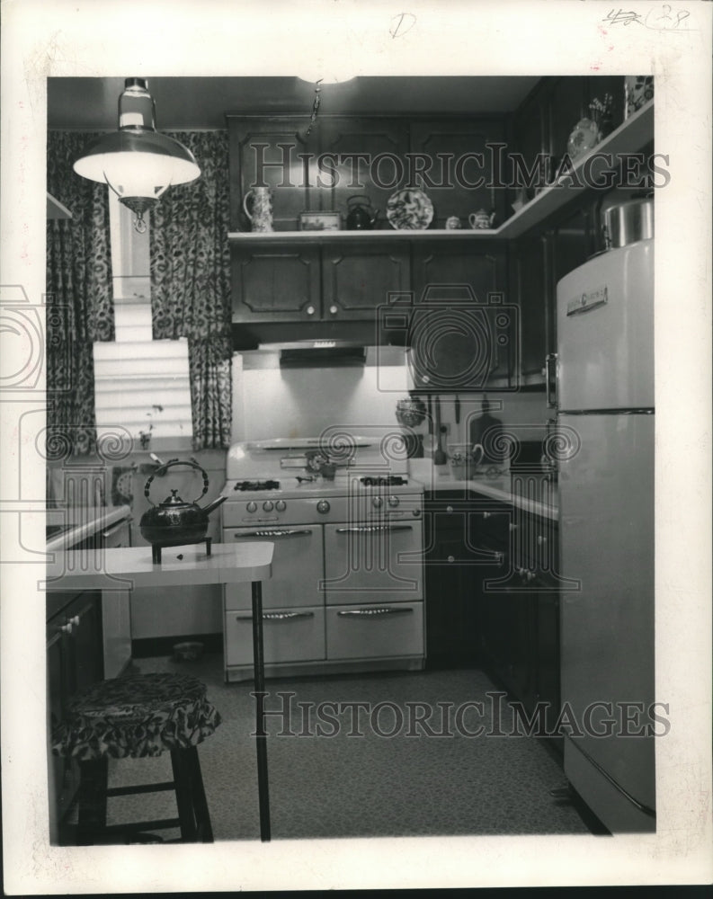 1963 Press Photo Efficient kitchen once was part of cottage aviary. - nob19269 - Historic Images