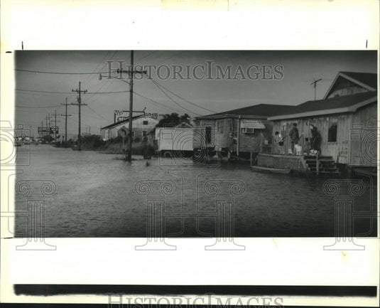 1991 Press Photo Highway 11 at Irish Bayou is covered by 4inch of flooded water - Historic Images