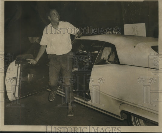 1968 Press Photo Buddy Fredrichs steps out of his convertible with a smile - Historic Images