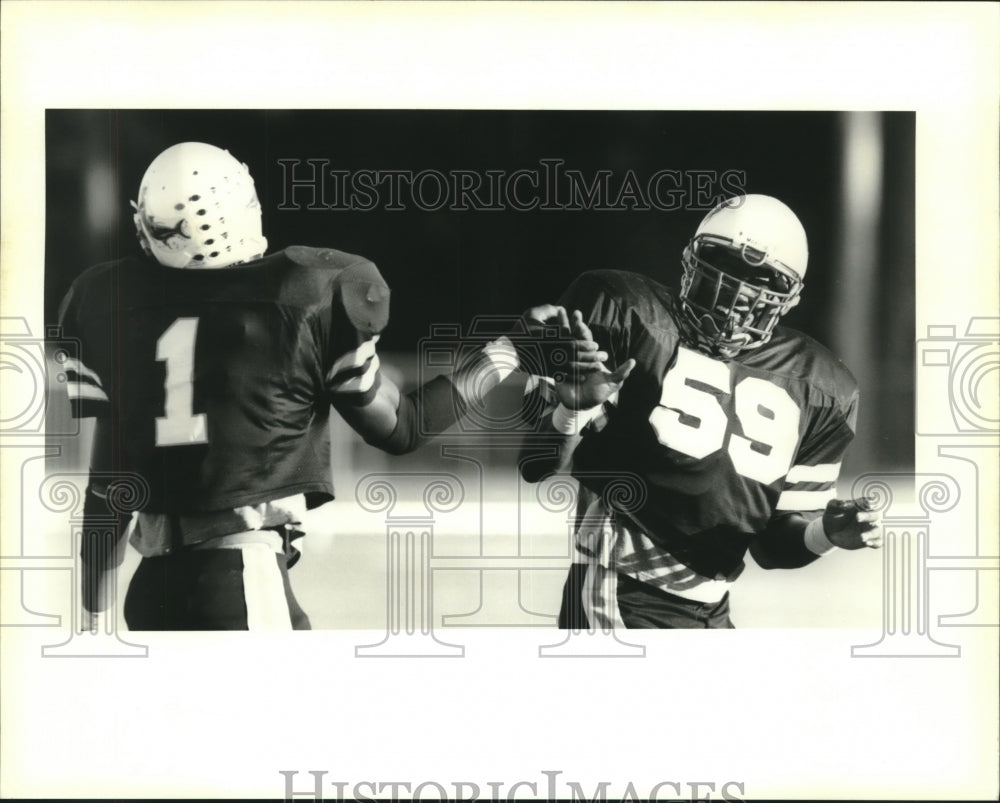 1994 Press Photo  Fredrick Lomax slaps hand of Charles Smith, Fortier Football - Historic Images