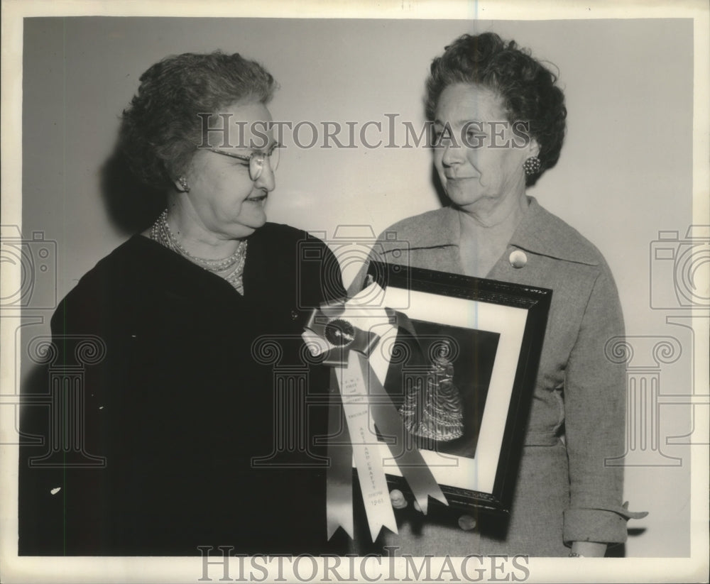 1961 Seventh annual City Park Woman&#39;s arts and crafts show. - Historic Images