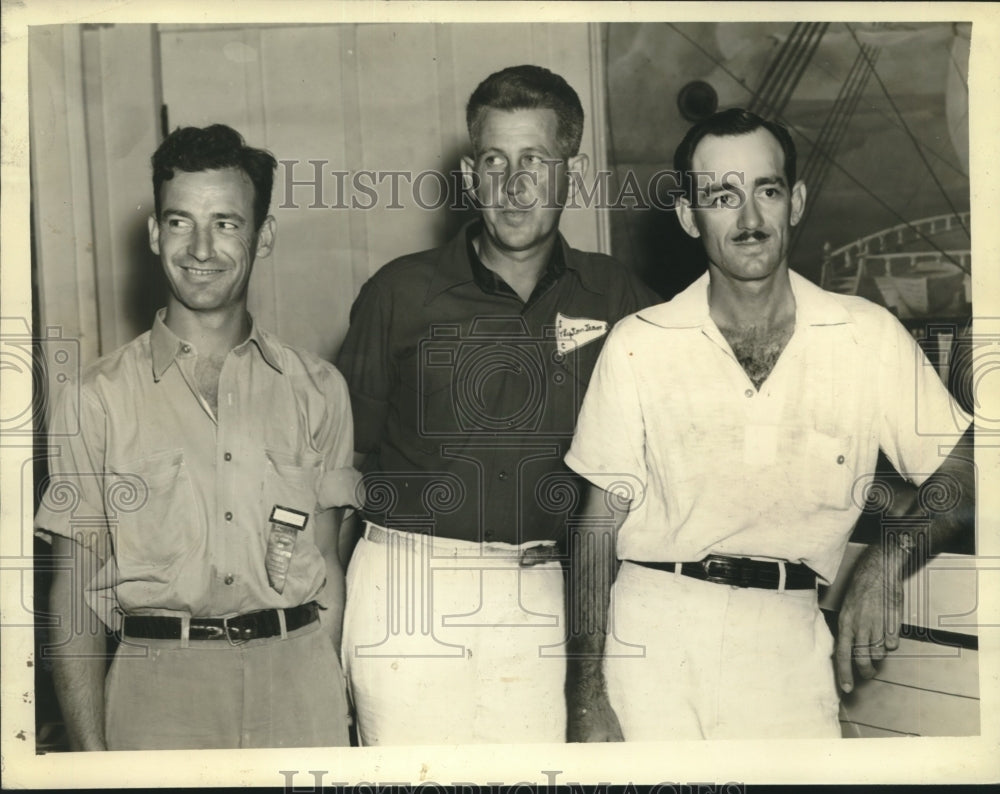 1967 Press Photo Robert G. Hughes and members of Lipton Yacht club team - Historic Images