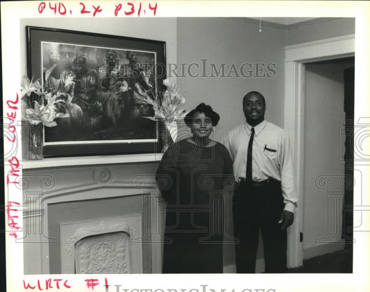 1992 Press Photo Iscinova and Deverie Gray in their new home - Historic Images