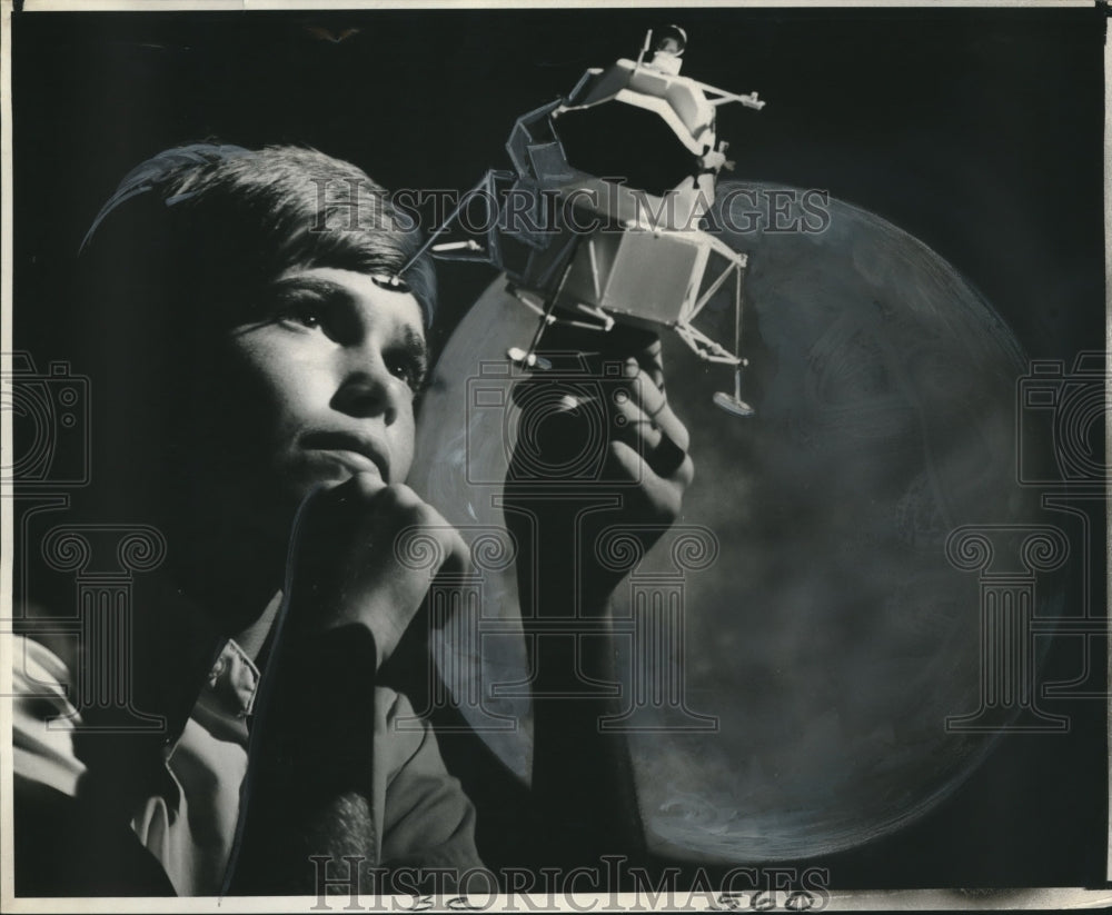 1969 Press Photo William Fontanille studies a model of the lunar module - Historic Images