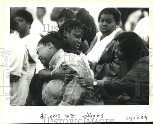 1994 Press Photo Karen Lavalais, by members of Gospel Should Children members - Historic Images