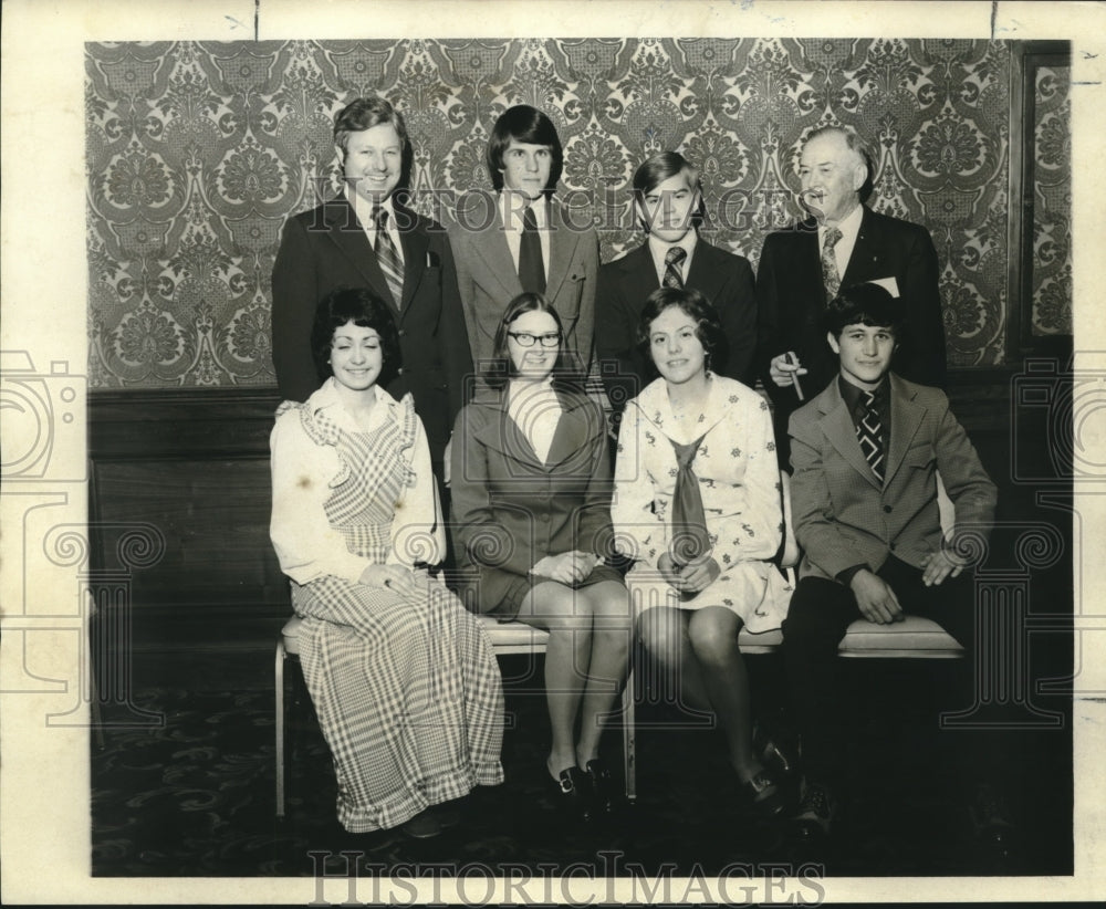 1972 Press Photo Second-place honorees and judges, Good Provider Competition - Historic Images