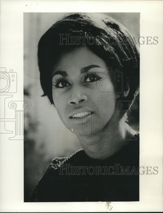 1970 Press Photo Alto-vise Gore, the wife of Sammy Davis Jr. is retiring - Historic Images