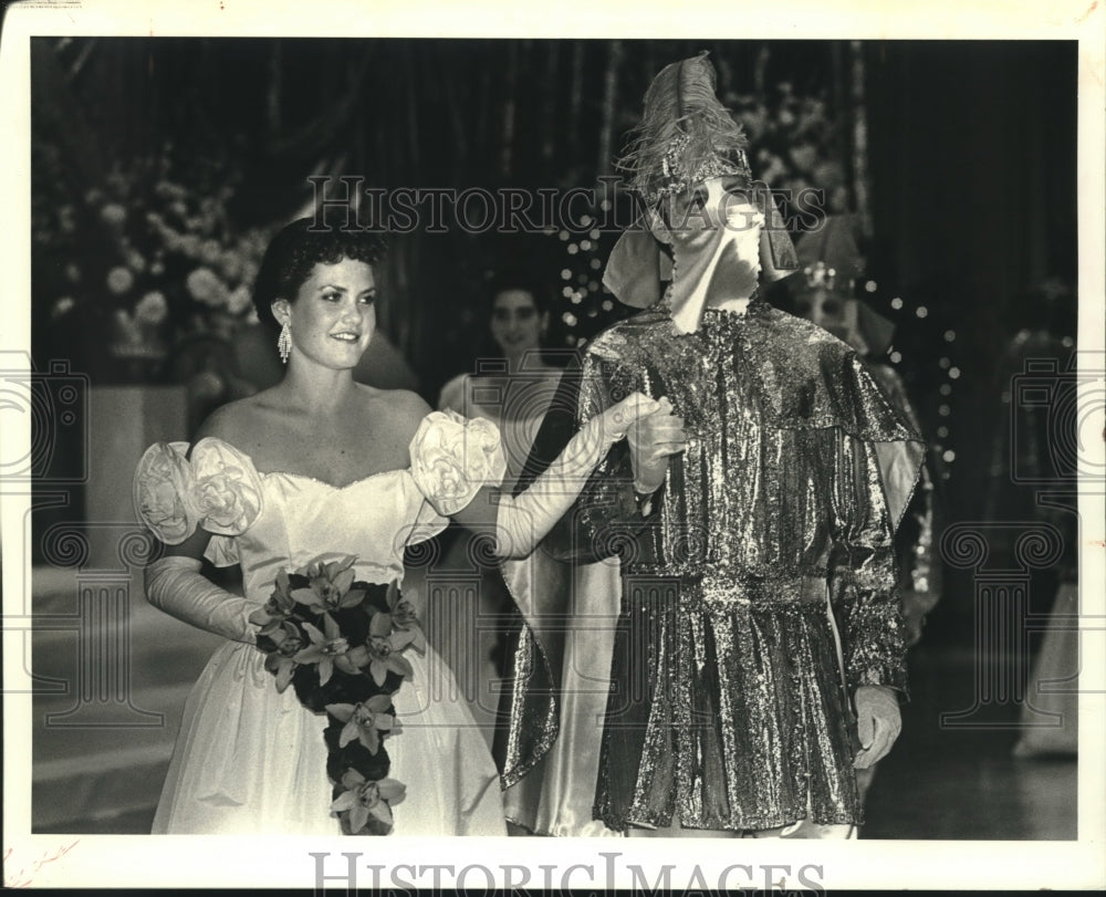 1989 Press Photo Catherine Friedrichs and Masker in Grand March - Historic Images