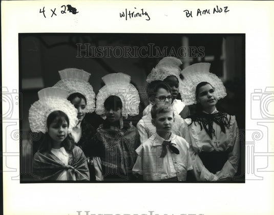 1992 Press Photo French exchange students perform for Trinity School - Historic Images