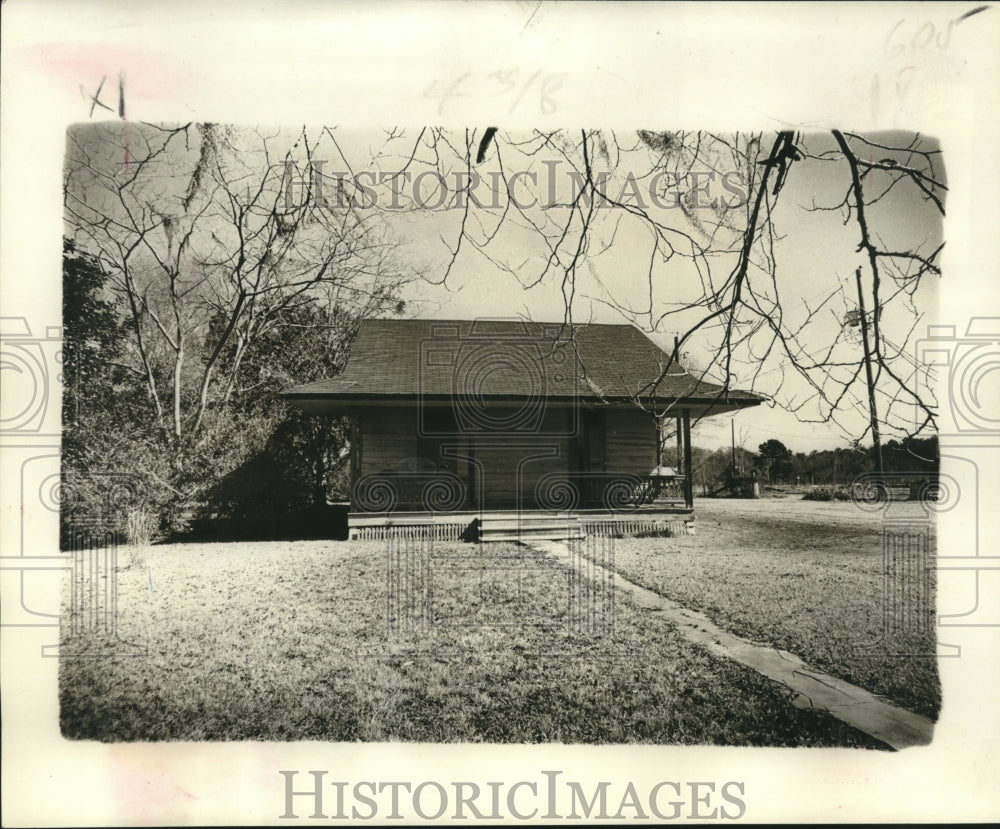 1977 Press Photo French Settlement Cottage - nob19947 - Historic Images