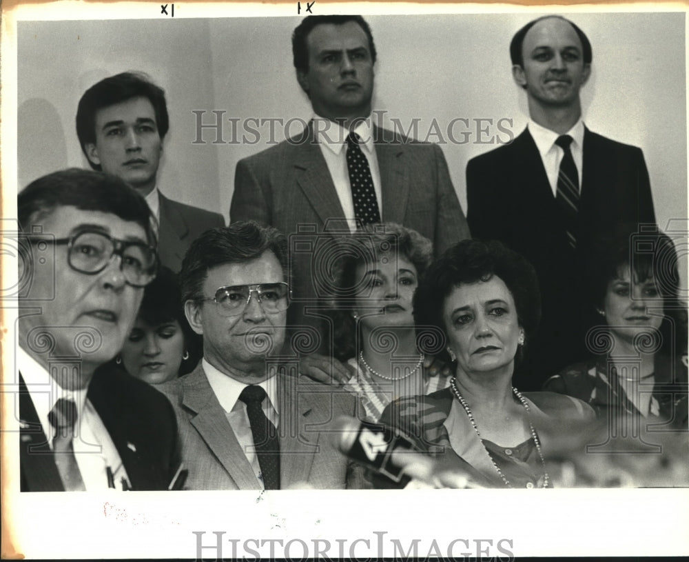 1987 Press Photo Reverend Marvin Gorman &amp; family at Swaggart suit conference - Historic Images