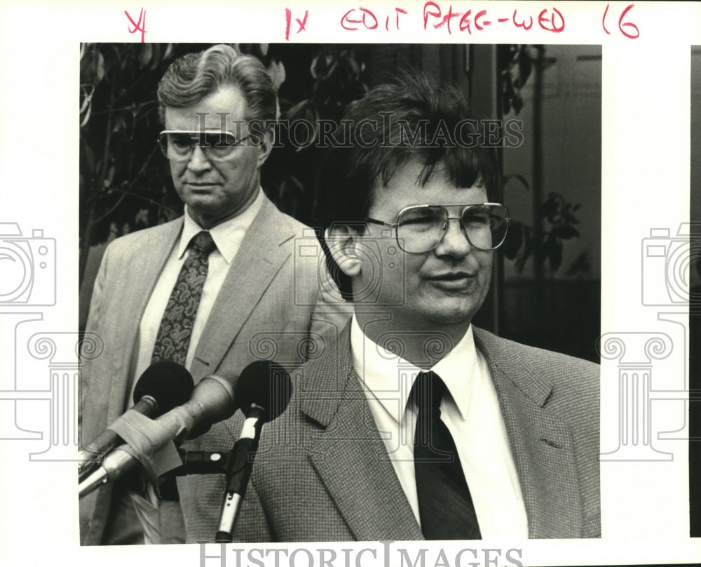 1988 Press Photo Attorney Mr. Hunter Lundy and Marvin Gorman, press conference - Historic Images