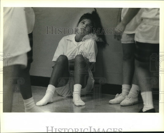 1990 Press Photo Lori Grady, ices neck after dance injury, St. Charles School - Historic Images