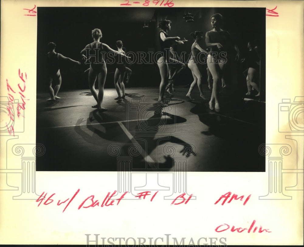 1987 Press Photo Loyola Students of Ballet with Vyachaslav Gordeyev - nob20039 - Historic Images