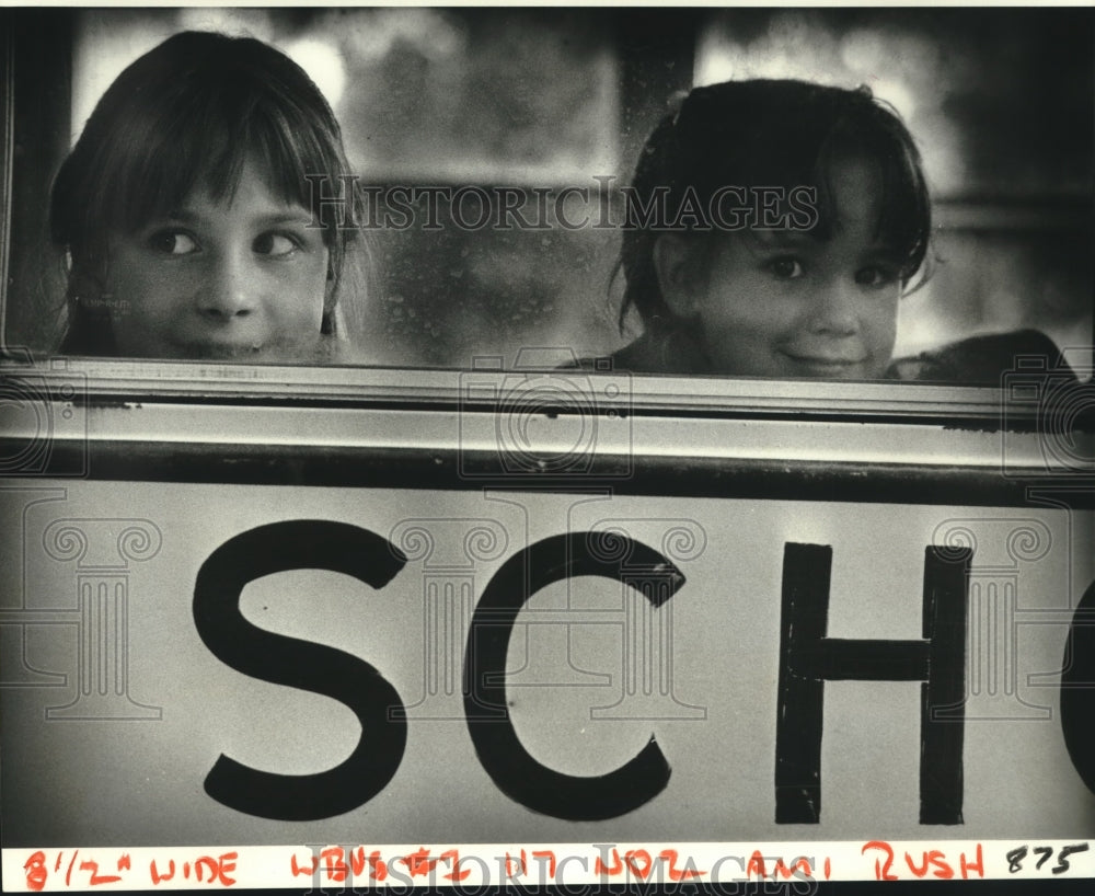 1982 Press Photo Janet and Jennifer Gonsoulin ride to Jean Gordon Elementary - Historic Images