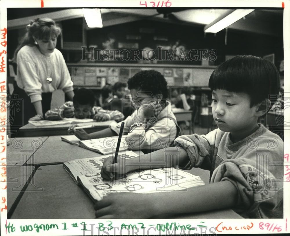 1983 Press Photo Yun Lee, second grader at Jean Gordon Elementary, in class - Historic Images