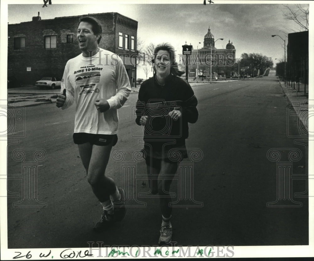 1988 Press Photo Albert Gore Jr. jogging - Historic Images