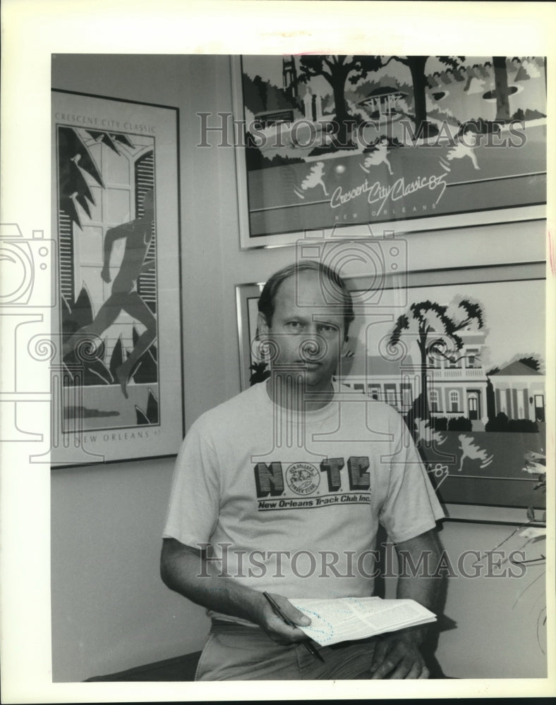 1989 Press Photo Chuck George is Race Director of New Orleans Track Club - Historic Images