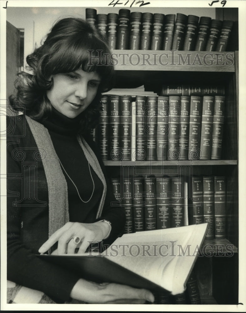 1979 Press Photo Paula R. George holds a law book in her hand - nob20315 - Historic Images