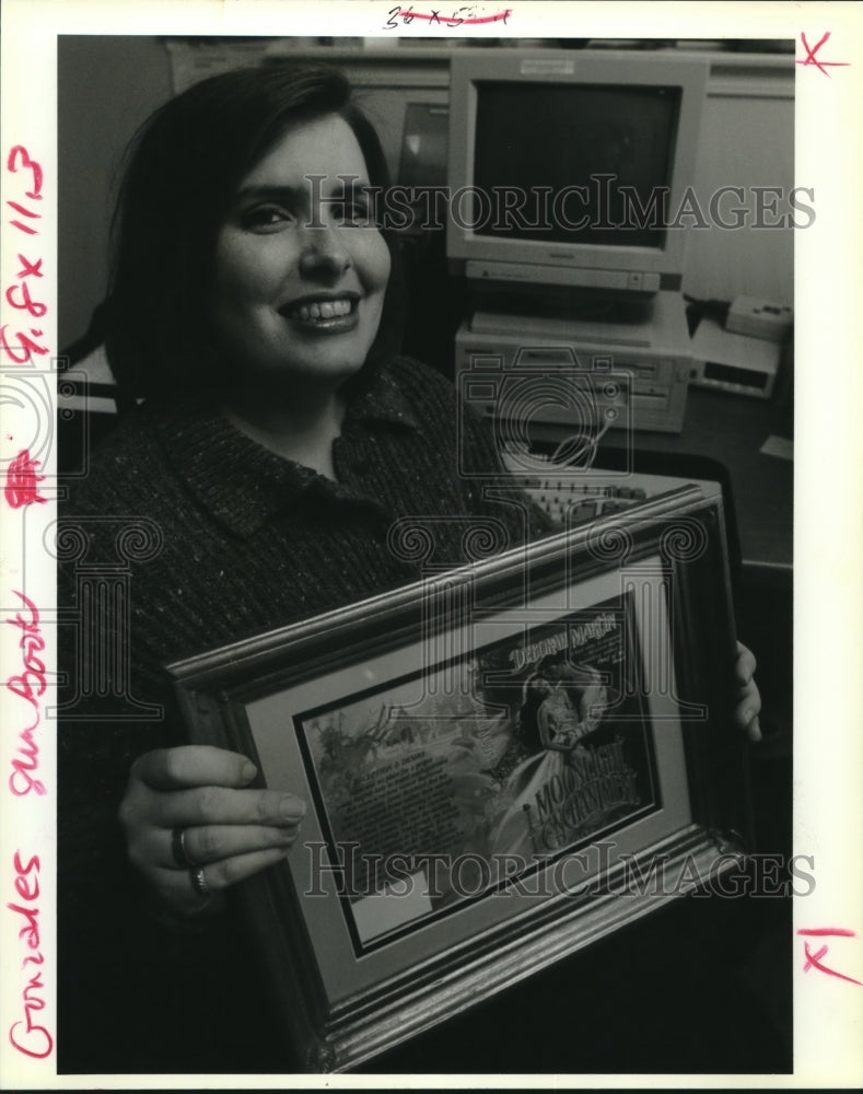 1992 Press Photo Debbie Gonzales holds framed cover of, &quot;Moonlight Enchantment&quot; - Historic Images