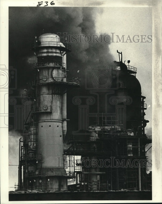 1982 Press Photo August fire hit GHR Energy Corporation's oil refinery. - Historic Images