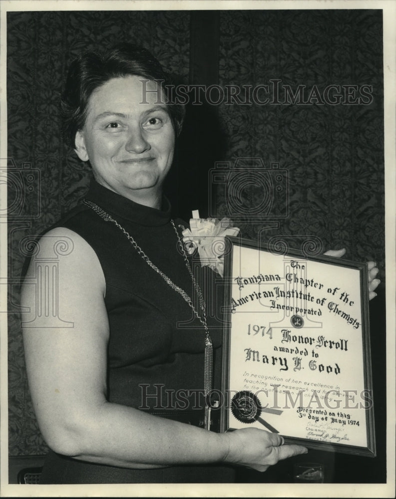 1974 Press Photo Dr. Mary L. Good holds her award of the 1974 Honor Scroll.-Historic Images