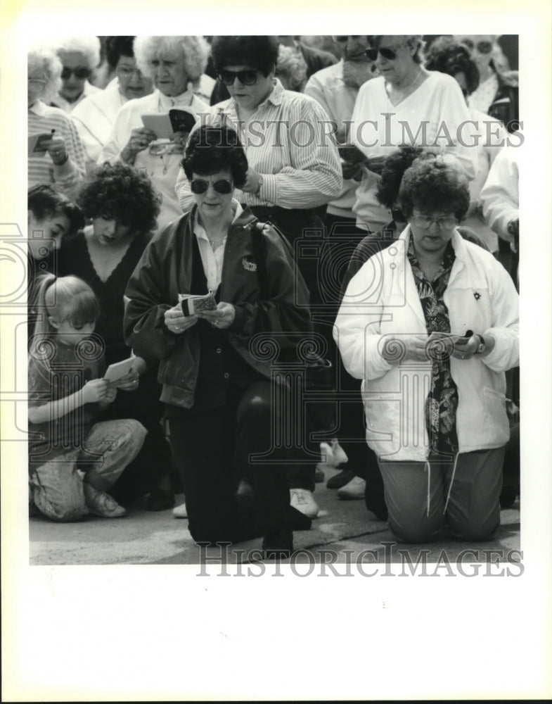 1991 Press Photo Parishioners from Visitation of Our Lady Catholic Church - Historic Images