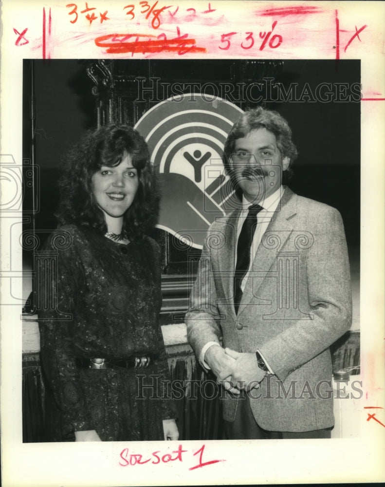 1990 Press Photo Sue Stone &amp; Jay Gernsbacher at Unit-D Way Bringing Out The Best - Historic Images