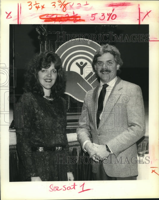 1990 Press Photo Sue Stone & Jay Gernsbacher at Unit-D Way Bringing Out The Best - Historic Images
