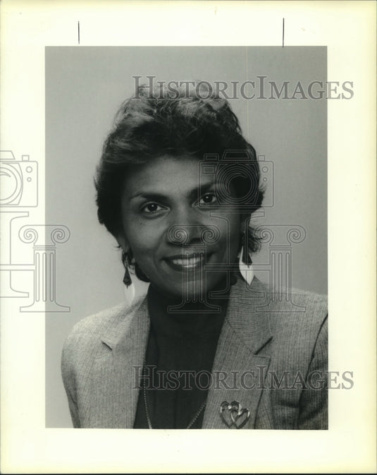 1990 Press Photo Yvelyne Germain-McCarthy, tutors newly arrive Haitians students - Historic Images