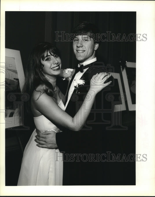 1995 Press Photo Dominique Matulich & Michael Goodier dancing at a prom - Historic Images