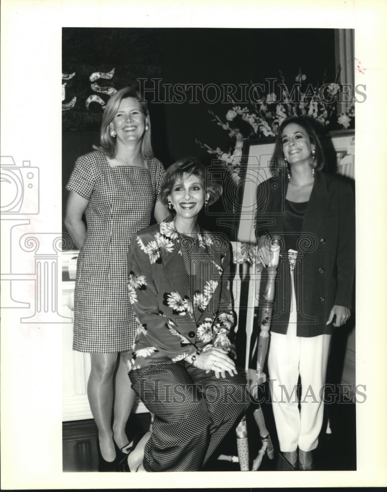 1992 Press Photo Peggy Bolton, Nicette Goodier, Joellen Canizaro at Stuart Hall - Historic Images