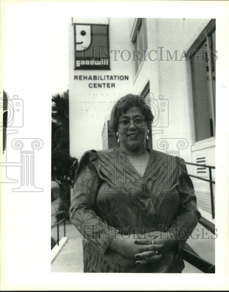 1993 Press Photo Ave Gilbert, Goodwill Industries Graduate of the year - Historic Images