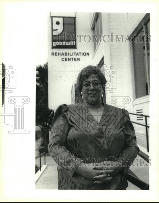 1993 Press Photo Ave Gilbert, Goodwill Industries Graduate of the year - Historic Images