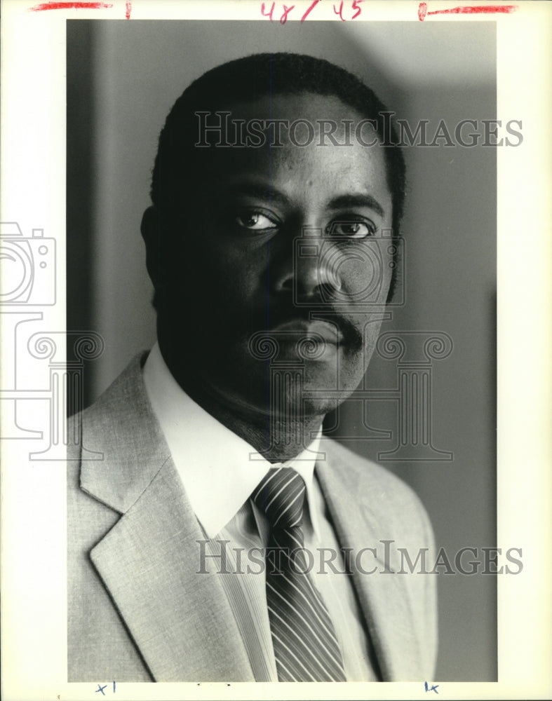 1989 Press Photo Johnny George, city tax collector, City Hall - Historic Images