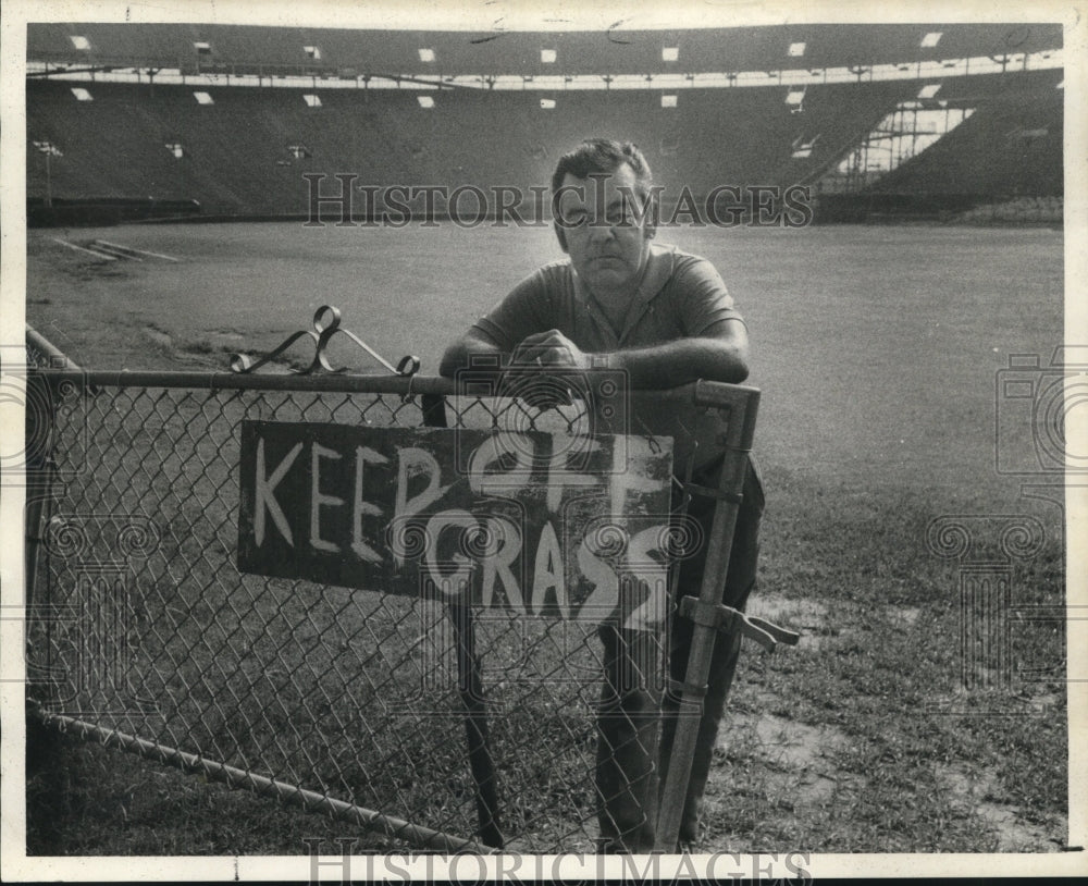 Press Photo Clayton Fuselier, standing in stadium - nob20641 - Historic Images