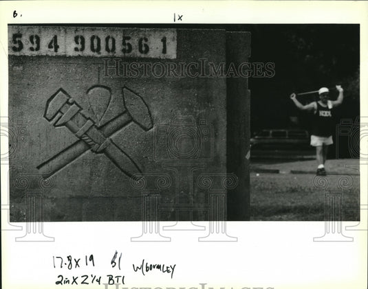 1992 Press Photo View of labor union insignia and athlete in Tad Gormley Stadium - Historic Images