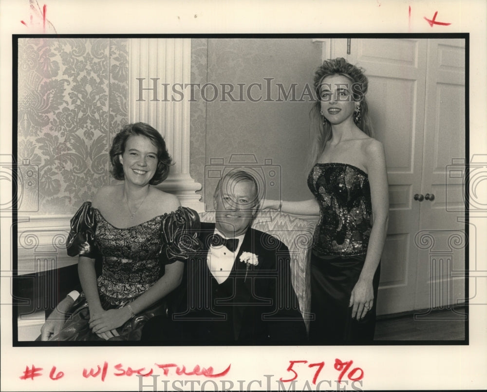 1990 Press Photo Carol Salassi, Feild Gomila, and Anne Rapier, Stratford Club - Historic Images