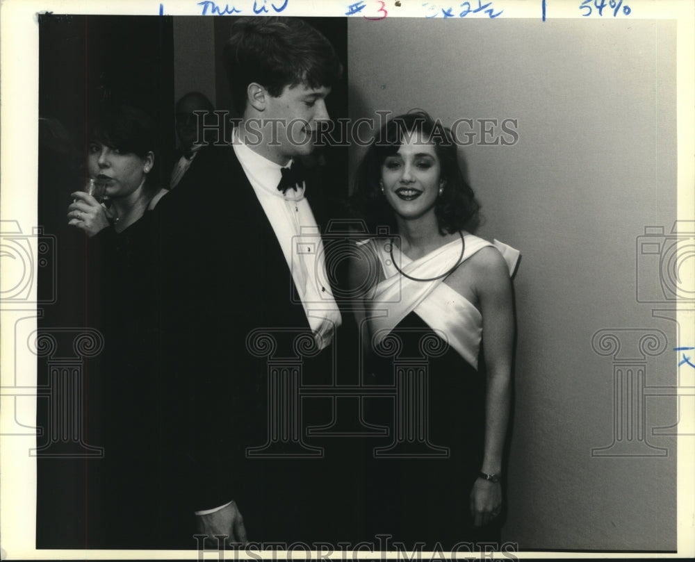 1989 Press Photo Fritz Gorilla and Ann Davis, Plimsoll Club Debutante Party - Historic Images