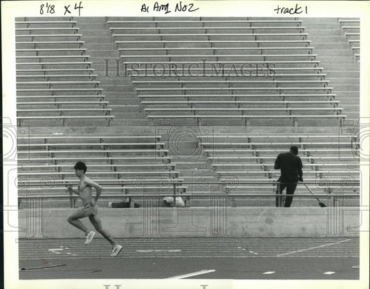 1992 Press Photo A member of the Virginia Tech track team runs along new surface - Historic Images