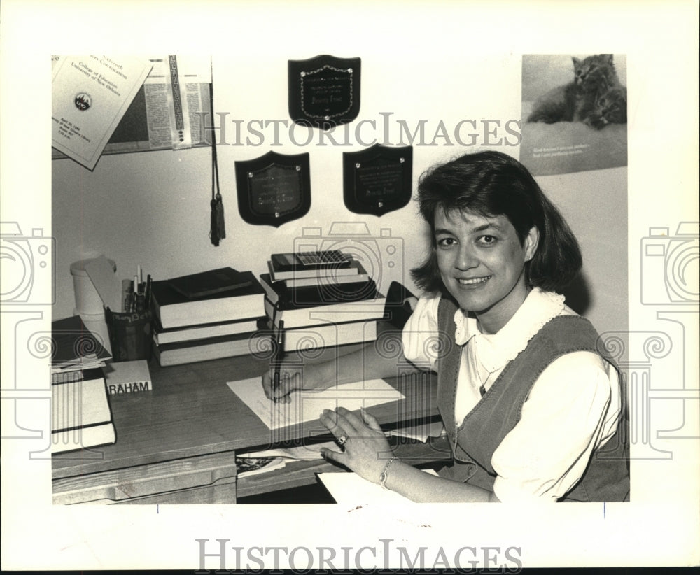 1989 Press Photo Beverly Frost, top honors at University of New Orleans - Historic Images