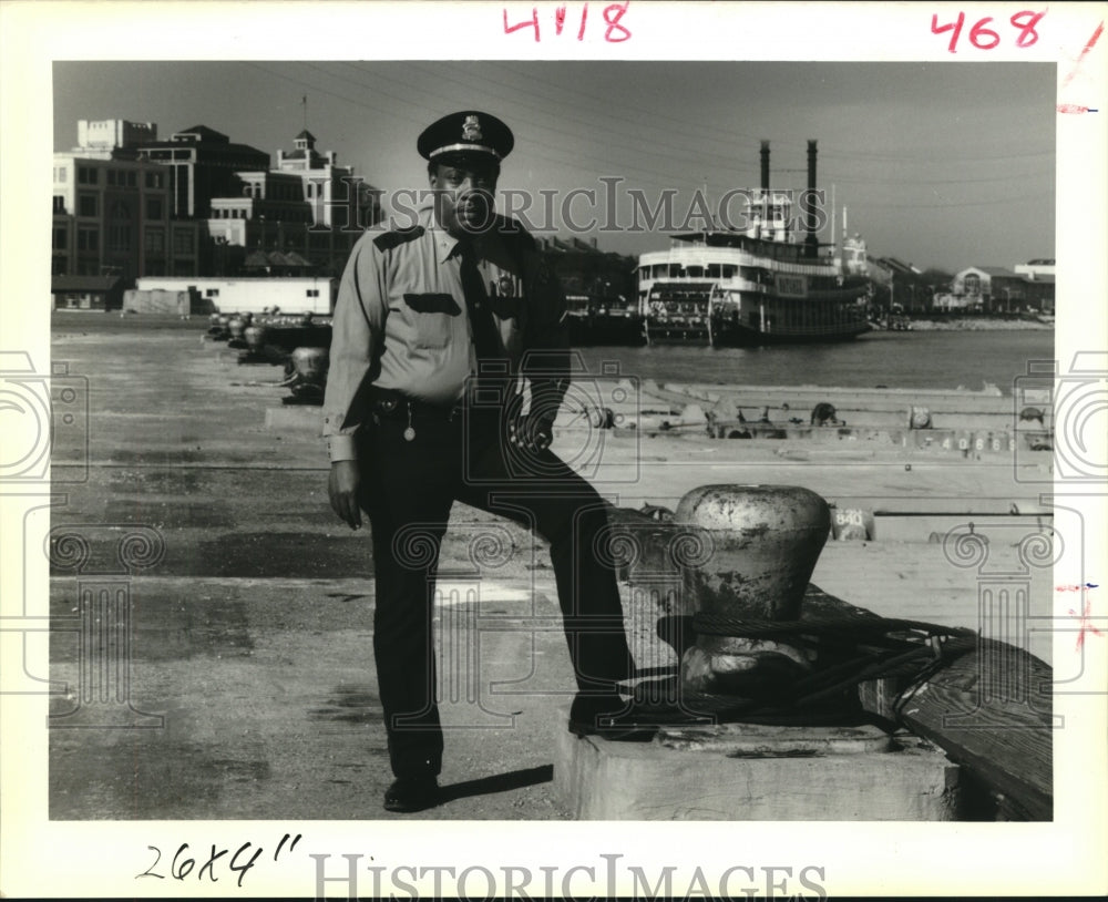 1989 Press Photo Corporal Willie George of the Harbor Police - nob20801 - Historic Images