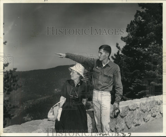 1962 Press Photo Mrs. Will Armstrong with Guy George at Yosemite National Park - Historic Images