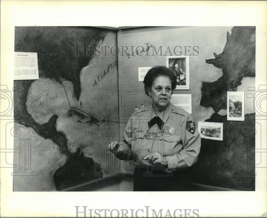 1990 Press Photo National Park Ranger, Antonia Gonzales at Islenos Museum - Historic Images