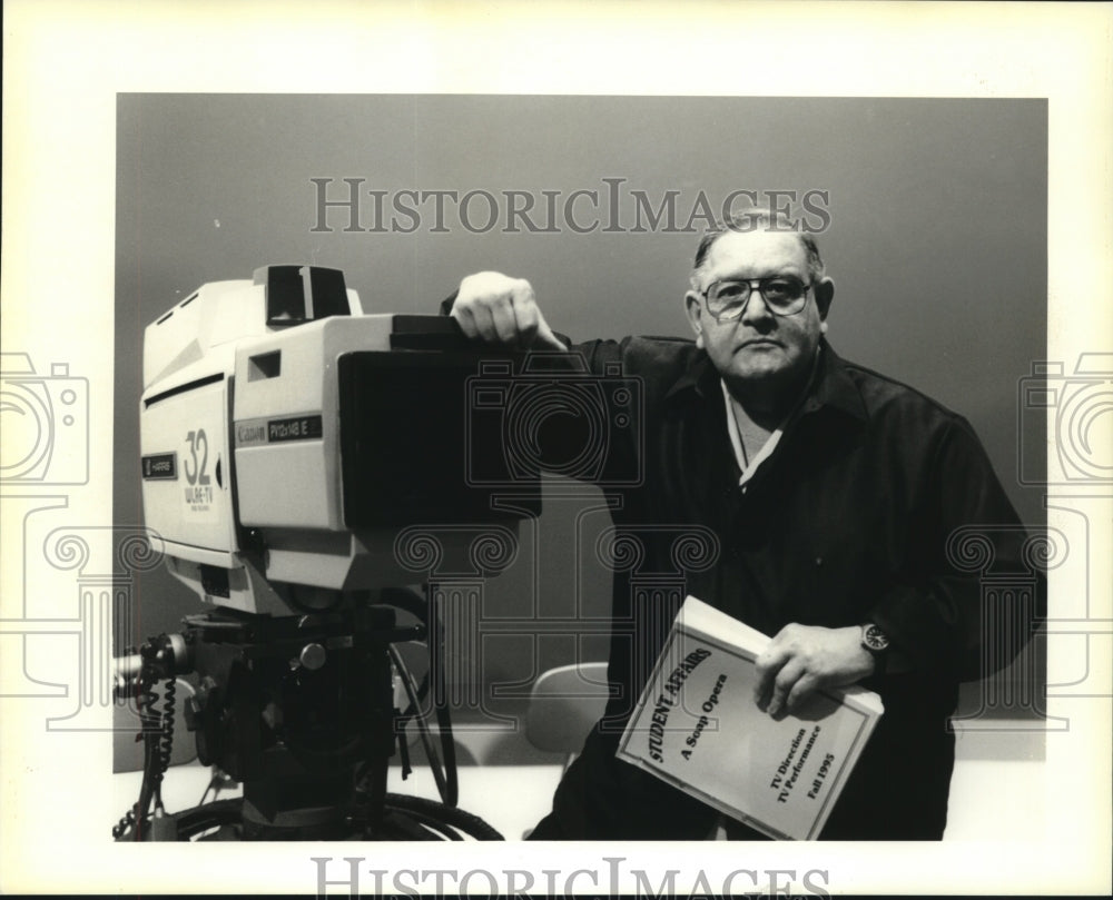 1995 Press Photo Brother Alexis Gonzalez, Film Buffs Institute Director - Historic Images